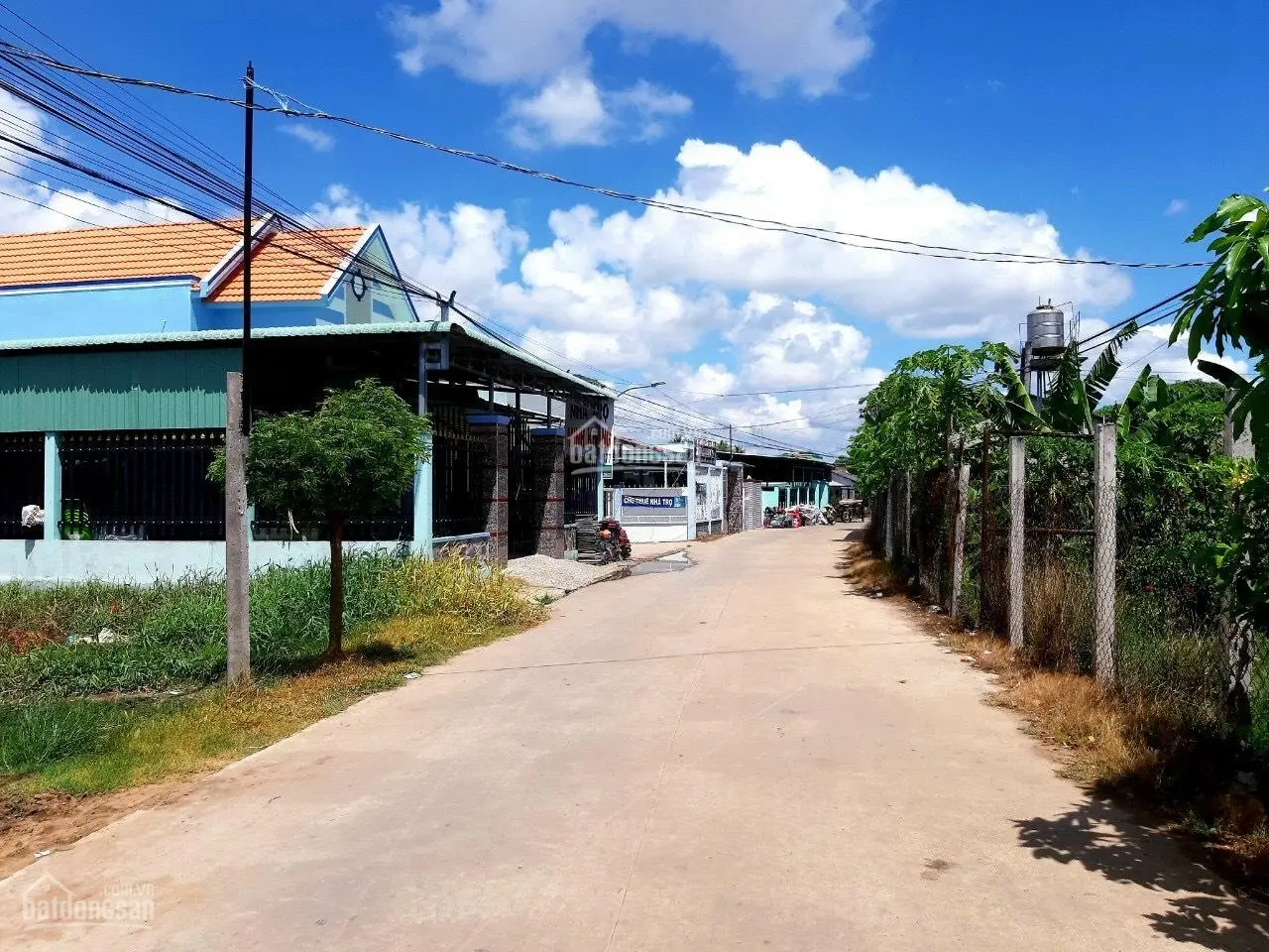 Chính chủ cần bán 150m2 mặt tiền đường Nguyễn Thị Bài, SHR, đường lớn, khu dân cư đông đúc