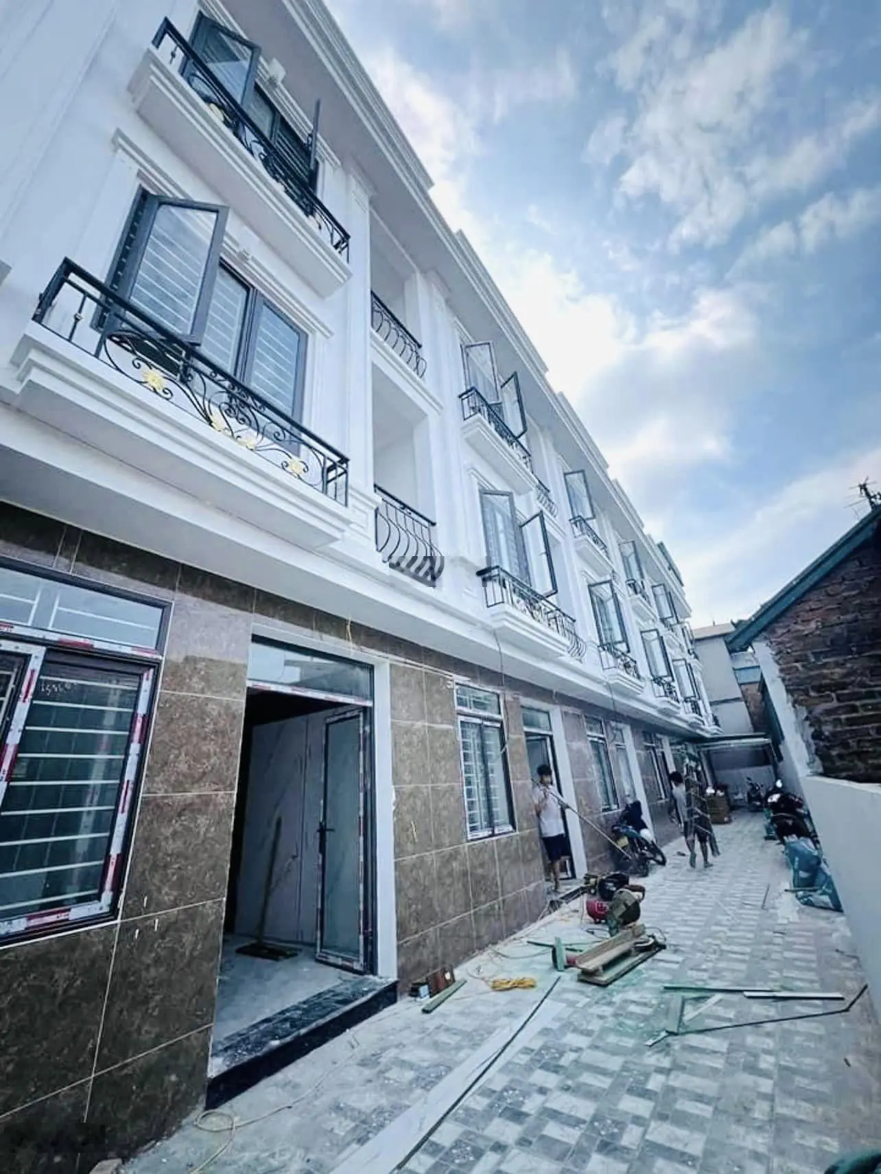 Căn 3 tỉ này thật sự tuyệt đẹp, vị trí đắc địa, ngay sát mặt đường liên huyện, nội thất đẹp mĩ mãn