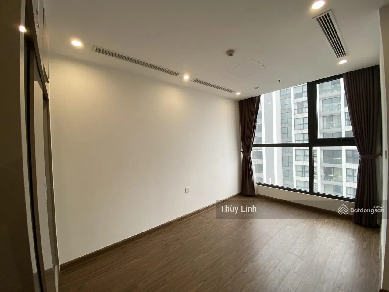 Bán căn 3 ngủ Vinhomes West Point, tòa W1, ban công Đông Nam, tầng đẹp, giao nhà luôn