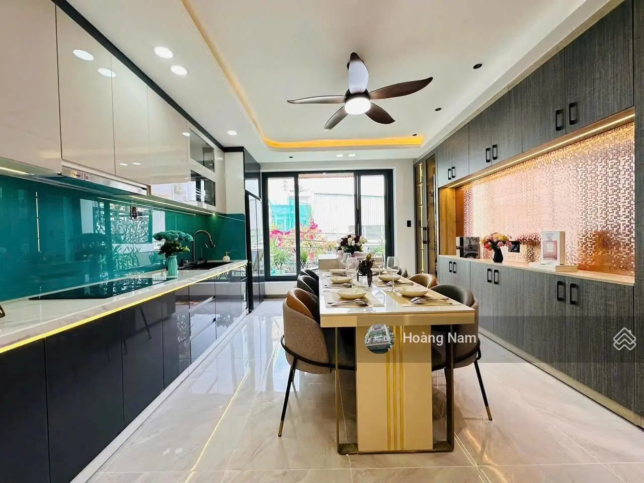 Cần xoay tiền bán nhà hẻm 5m 65m2 Võ Văn Tần, Q3. Xây trệt 4 lầu. Gần chợ Bàn Cờ rất tiện