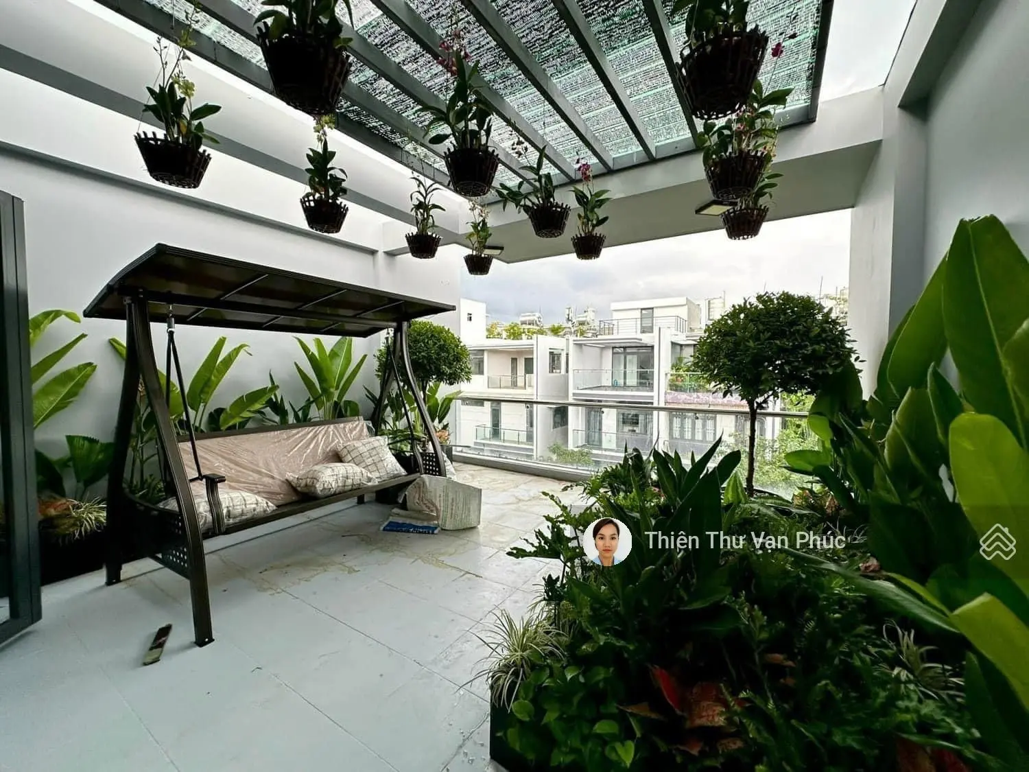 Nhà mặt tiền 5m, đường 13 m, Vạn Phúc City, hoàn thiện nội thất cao cấp. Giá thương lượng