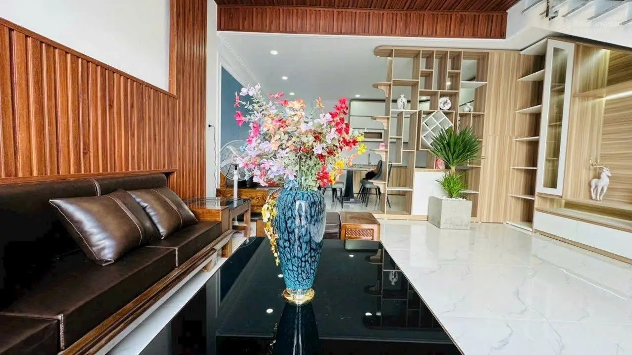 BIỆT THỰ SÂN VƯỜN 222M2 CÁCH CHỢ BÌNH CHÁNH 5KM