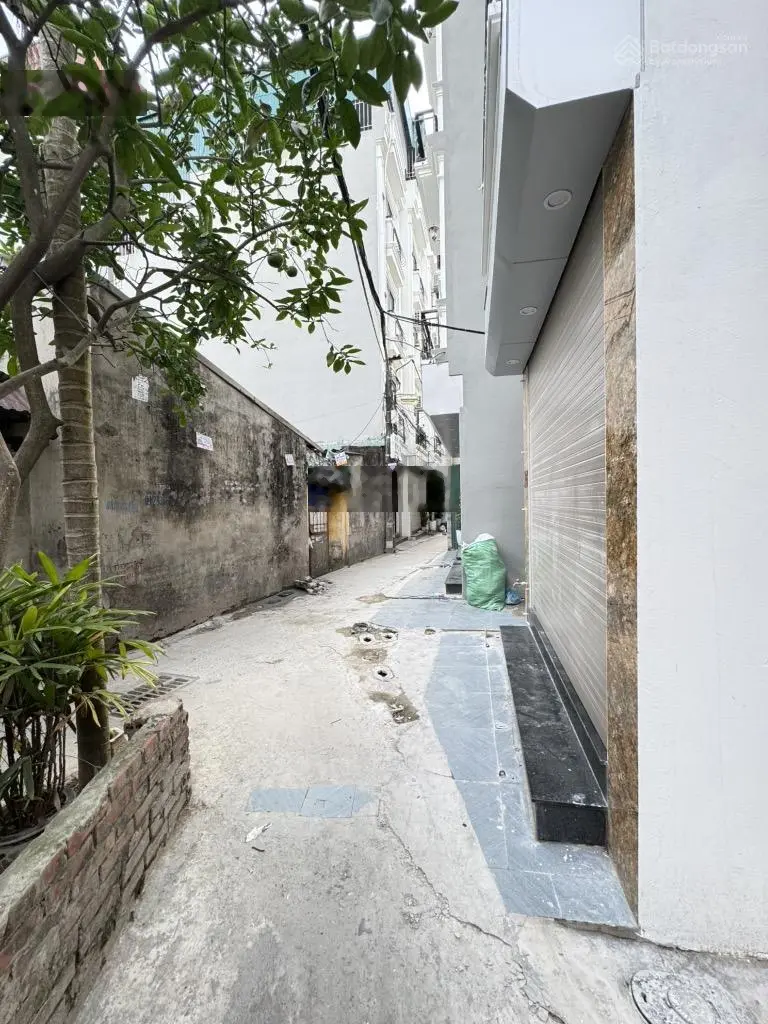 Nhà Ngũ Nhạc, lô góc, 33m2 5 tầng, gần ô tô, nhà mới, giá 5.6 tỷ