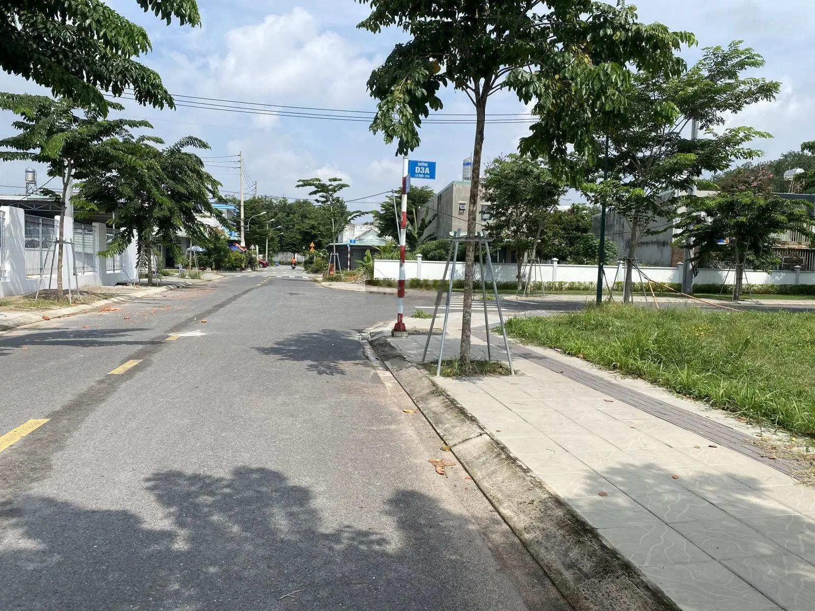 Bán lô góc 2 mặt tiền ngay khu dân cư hiện hữu giá chỉ hơn 2 tỷ xíu