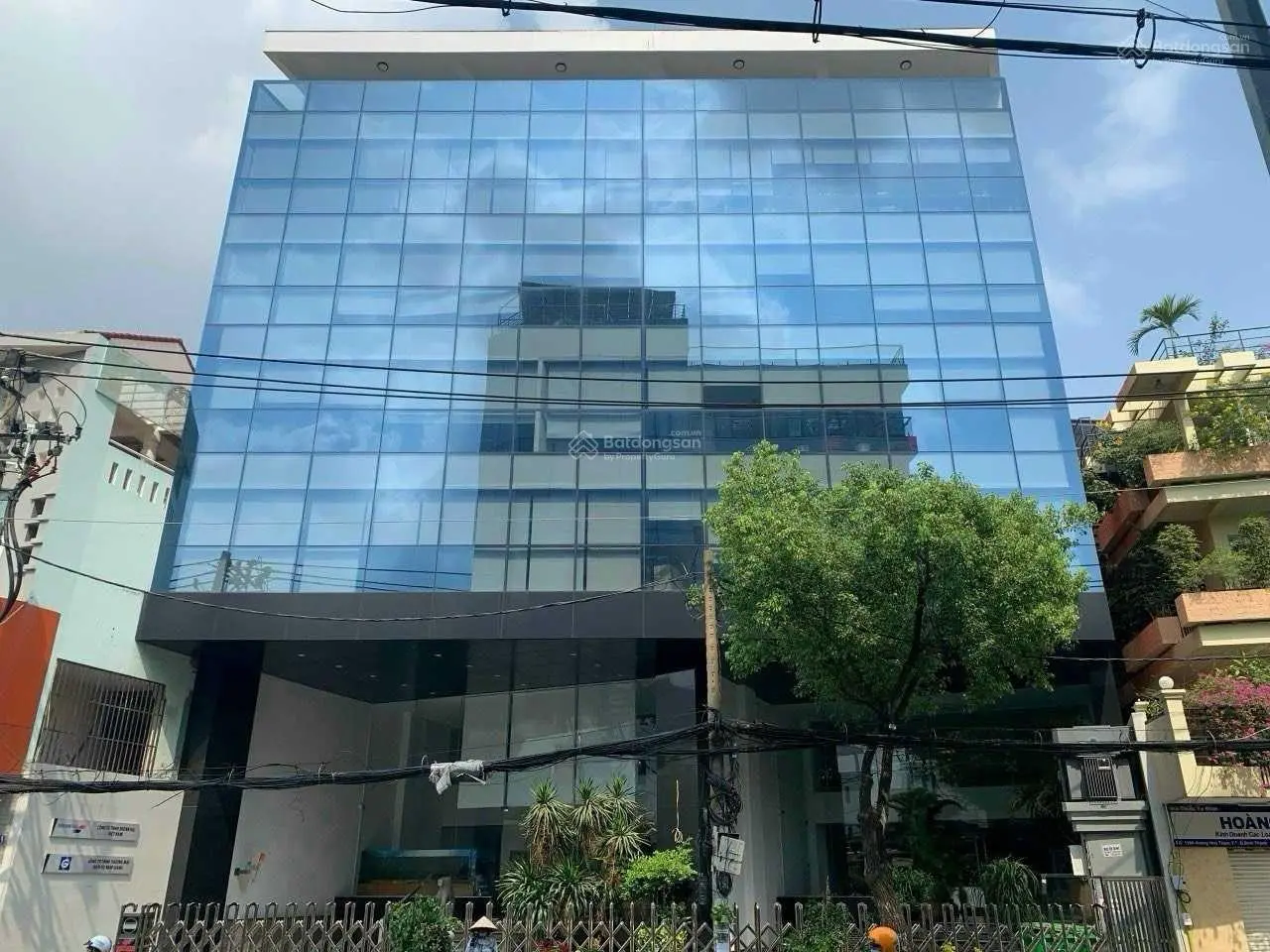 Tòa nhà CHDV cao cấp Bạch Đằng-Đinh Bộ Lĩnh-22x22m-hầm 8 tầng-HĐT 700tr/tháng-giá bán 120 tỷ TL