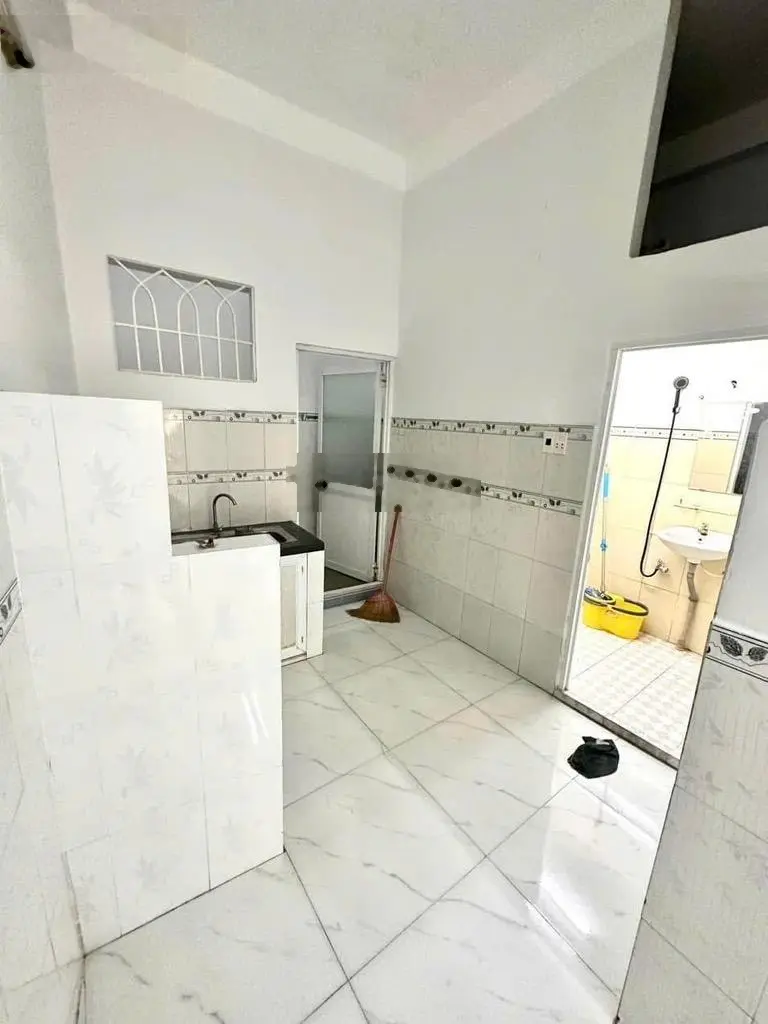 Bán NHANH đường Đoàn Văn Bơ nhà 2 tầng BTCT DT71.1m2 còn Thương Lượng.