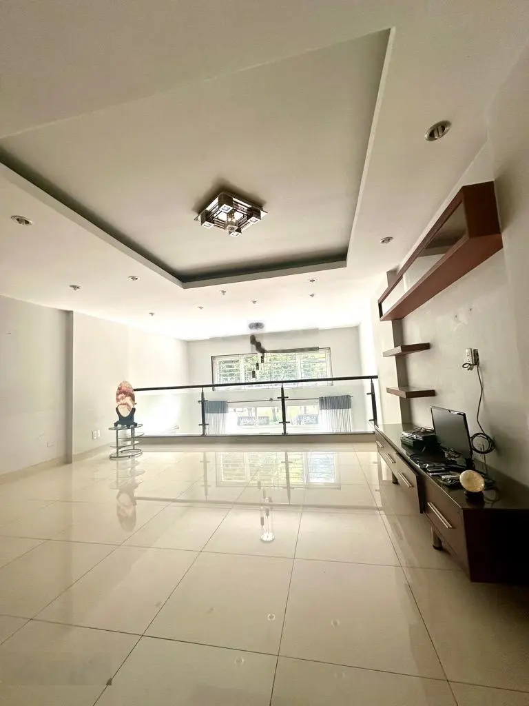 Bán nhà sát bên phú mỹ hưng, dt 5x20m2, 5 tầng, 5pn, mt đường, giá 17.1 tỷ.