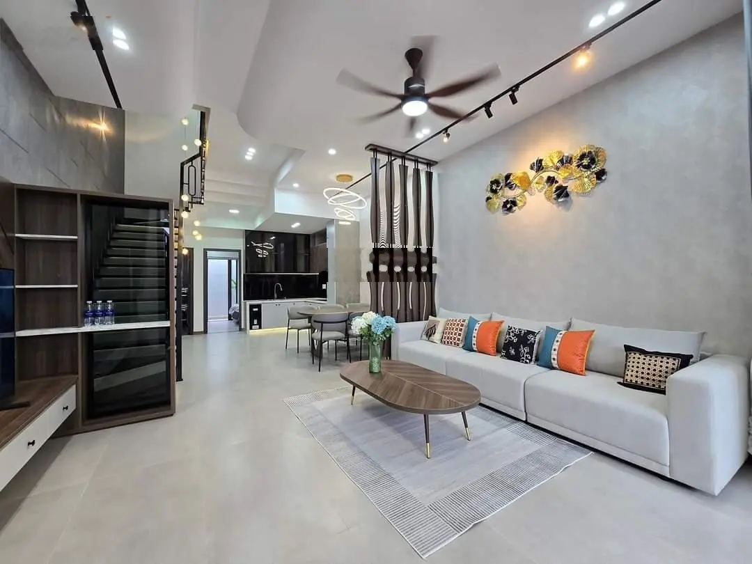 Bán nhà 3 tầng Hòa Phú, Hòa Minh, gần biển