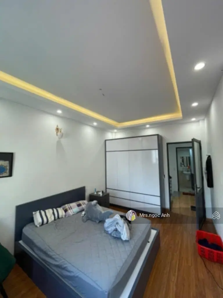 Chính chủ bán gấp nhà 4 tầng DT 33m2, ngõ 211 Bát Khối, nông, gần phố, giá chỉ 5,6 tỷ