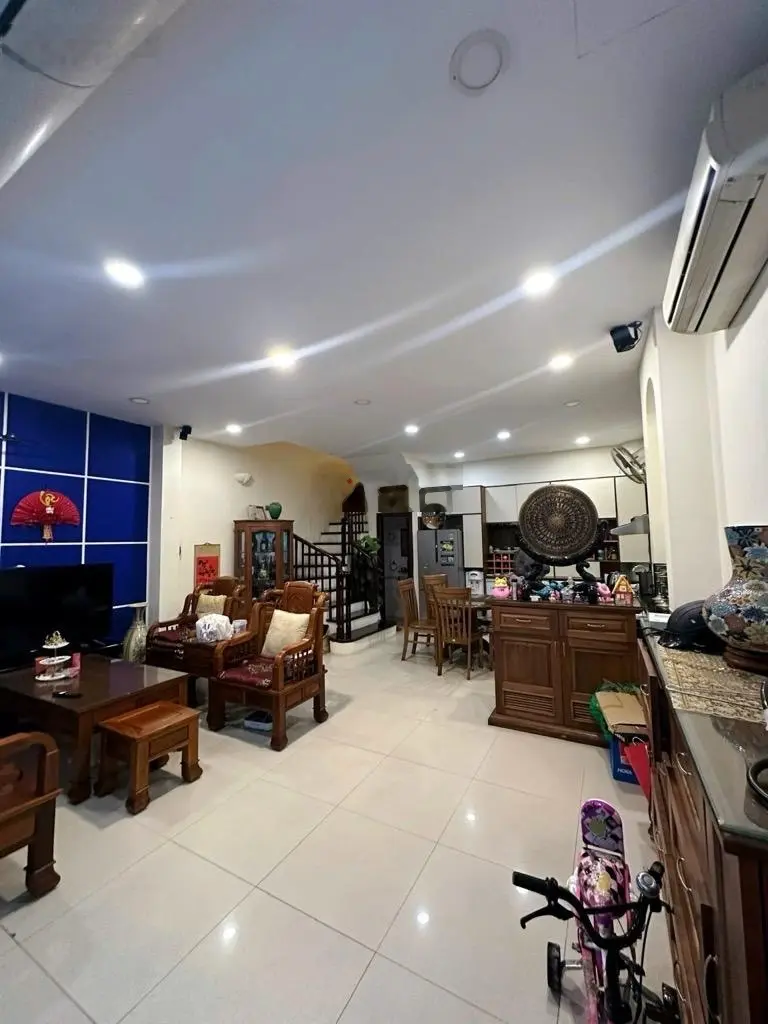 Cần bán nhà riêng Phố Đội Cấn, DT 45m2,Mặt tiền 5,5m- Giá 9,9 tỷ, ngõ thông thoáng