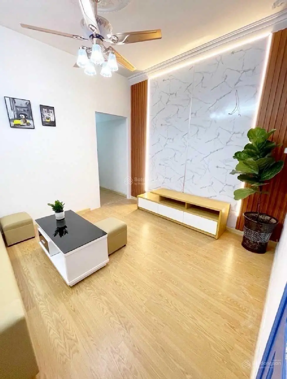 Bán tập thể như khách sạn-Trần Quốc Hoàn-Cầu Giấy-70m2-giá: 2,6 tỷ-2 ngủ