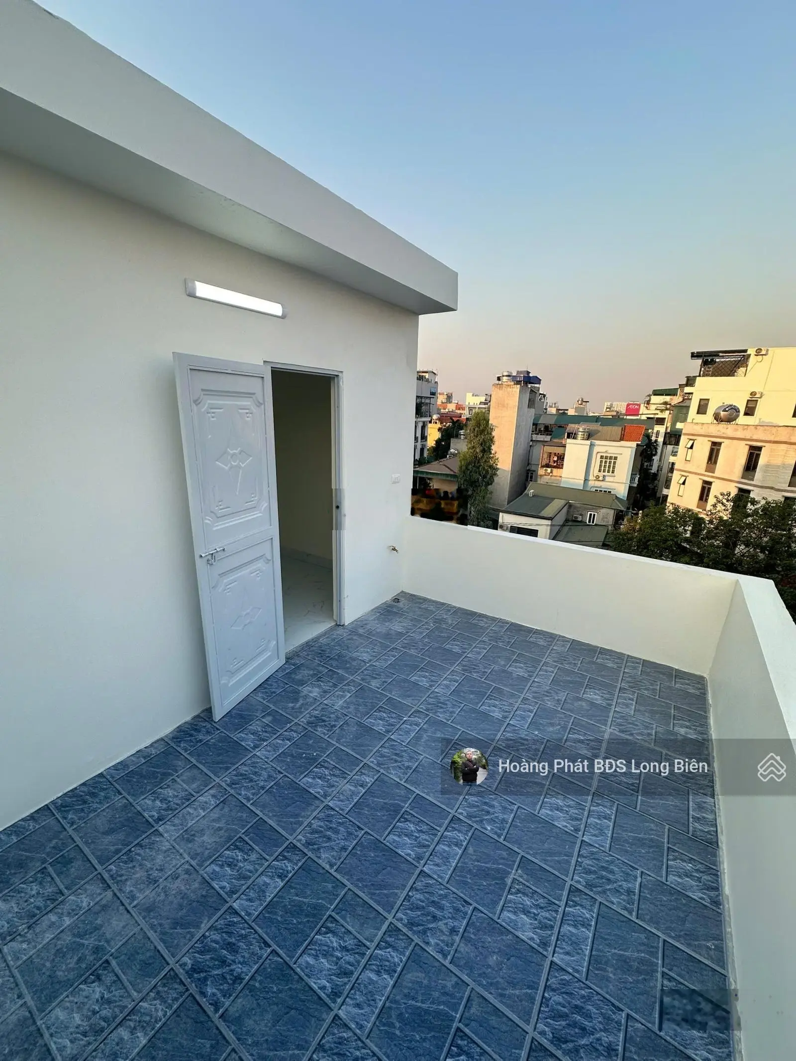 Bán nhà Đàm Quang Trung, cạnh cầu Vĩnh Tuy - siêu thị Aeon Long Biên, 30m2 x 5T, LH 0965858116