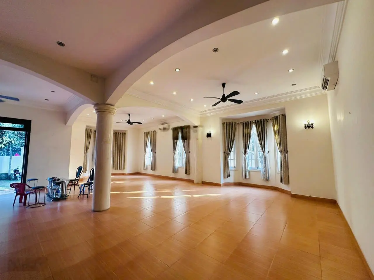 Chính chủ bán biệt thự hồ bơi ngay Trần Ngọc Diện, P Thảo Điền, Quận 2, DT 20x36m, giá 120 tỷ TL