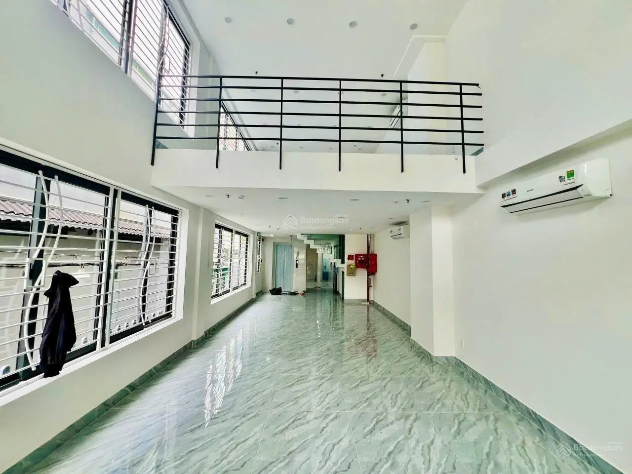 Bán nhà cấp 4 hẻm 9 mét. Dương Quảng Hàm P5 Gò Vấp 8x40 CN 320m2 giá 34 tỷ 5 thương lượng