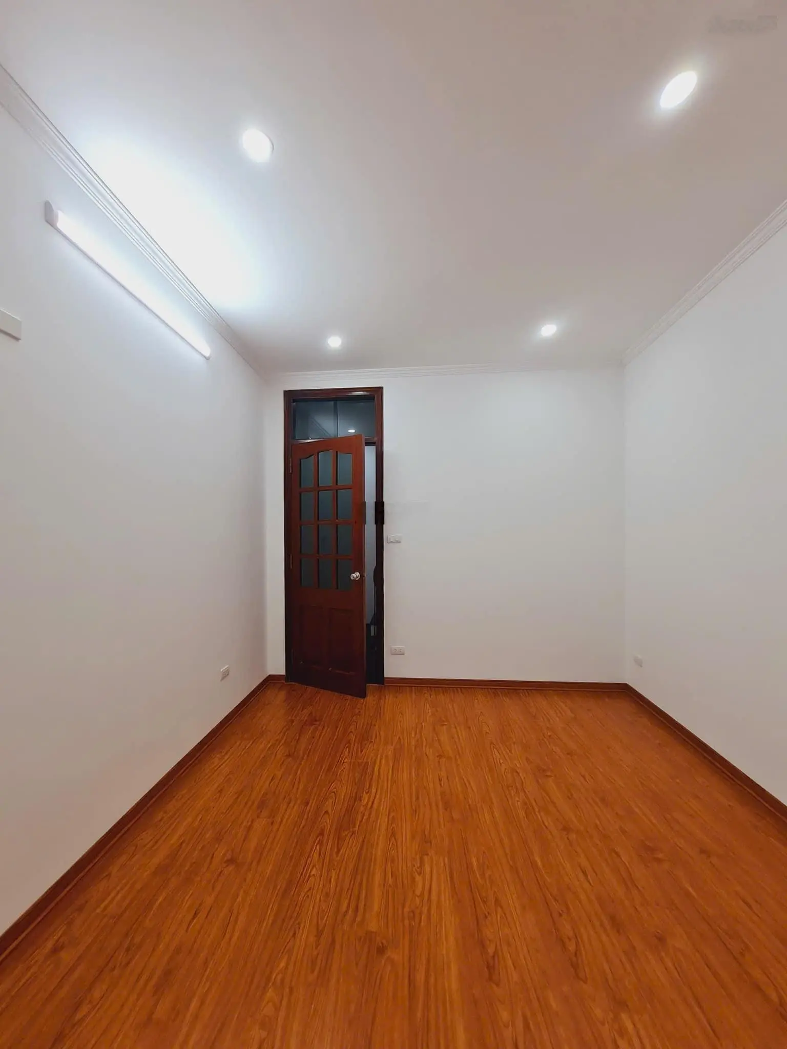 Cực hiếm! Cù Chính Lan 28m2 5 tầng chỉ 7.3 tỷ ngõ thông ô tô kinh doanh
