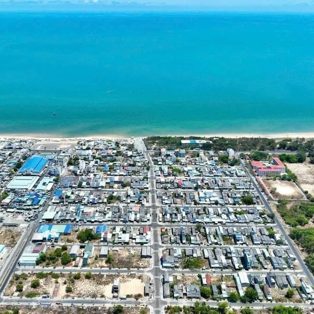 Bán đất : mặt tiền đường huỳnh tấn phát , cách bãi tắm tam ngư chỉ 100m , gần chợ, trường học