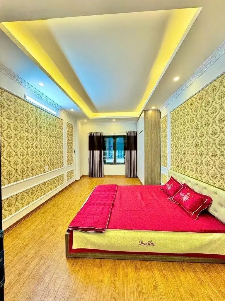 Hạ chào 300tr- bán gấp nhà đẹp hoàng mai - 33m 5 tầng 10m ô tô - nội thất sịn- sổ vuông.