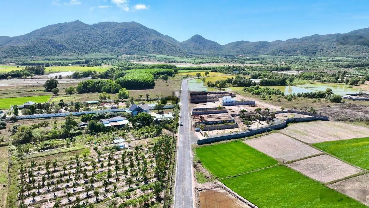 Chọn ngay lô này nếu anh chị đang tìm lô đất đầu tư nghỉ dưỡng gần biển gần núi đi ạ