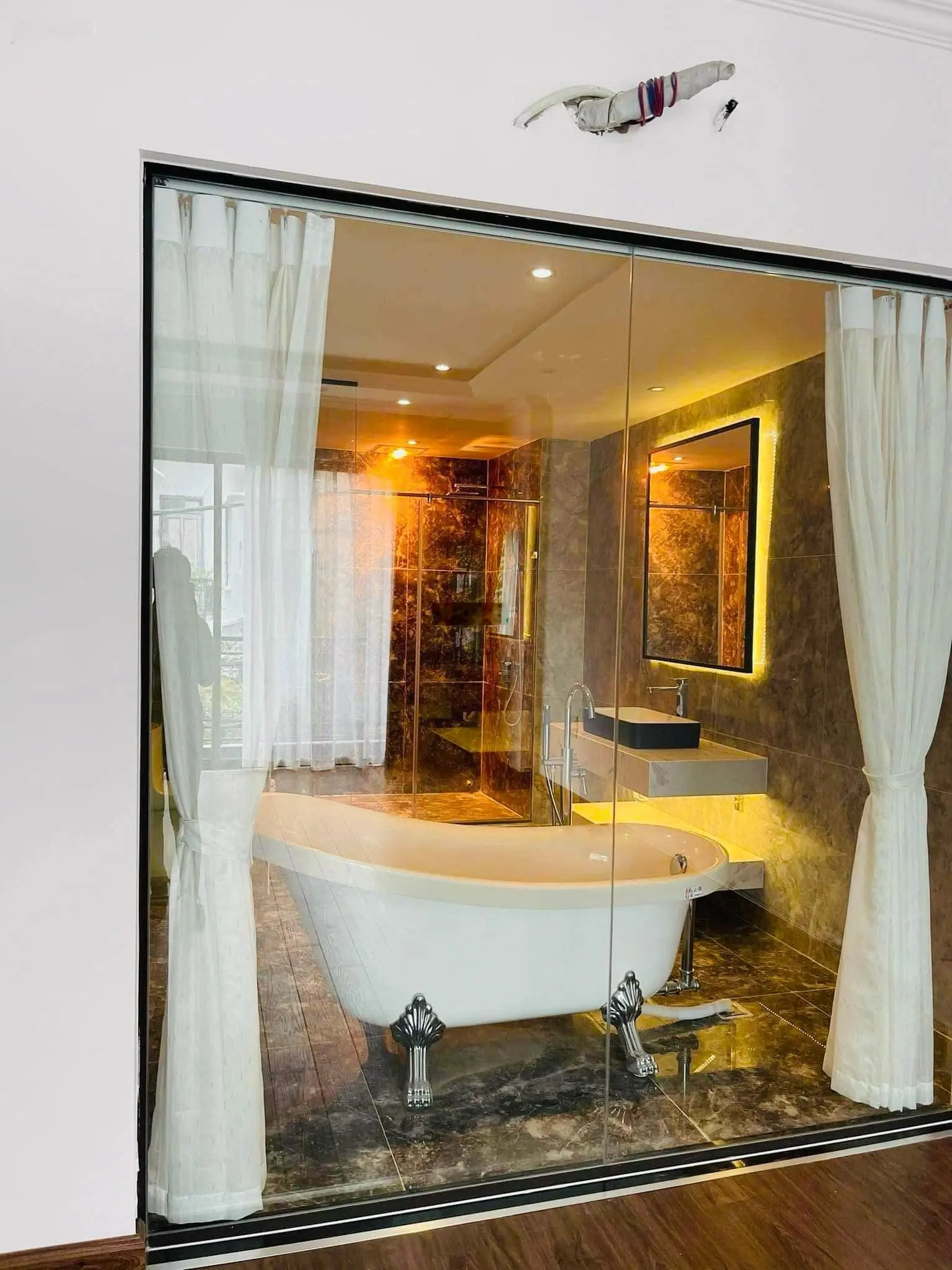 Bán nhà Âu Cơ nở hậu DT:60m2 x 6tầng MT:5m thang máy căn góc 5PN giá 15,2 tỷ cho thuê dòng tiền