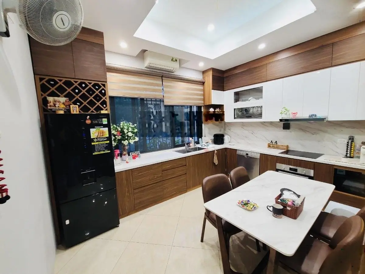 Hiếm! Phân lô Thái Thịnh, ngõ thông, ô tô tránh, gara Kd, thoáng sáng, 20m ra phố, 72m2*5T