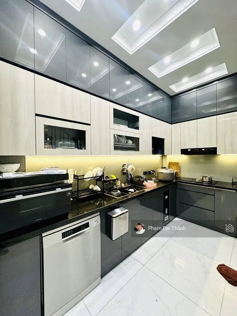 Bán gấp nhà 5 tầng Ngọc Lâm, DT 48M2, full nội thất tiền tỷ, ô tô vào nhà, giá chỉ 9.8 tỷ!