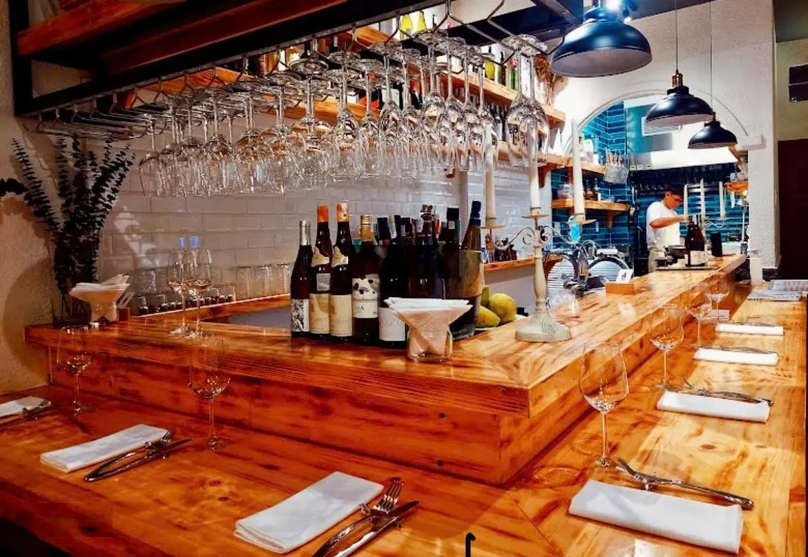 Hẻm VIP kinh doanh 150 Nguyễn Trãi, Bến Thành, KV đông khách du lịch, đang có HĐT KD bar nhẹ, 23 tỷ