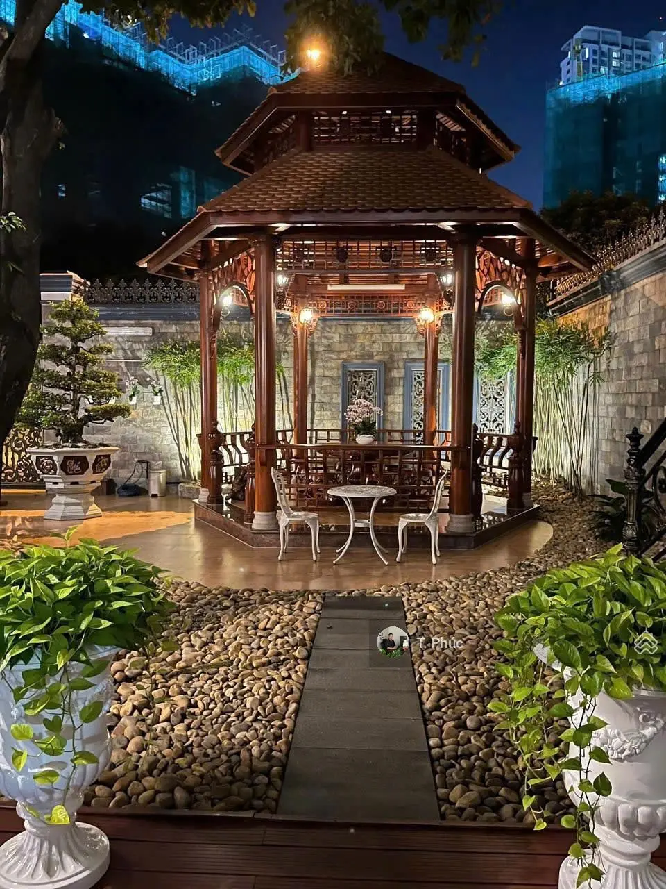 Bán siêu biệt thự góc 2mặt tiền khu compound đẳng cấp Nguyễn Văn Hưởng. DT 805m2. Giá chỉ 188 tỷ TL
