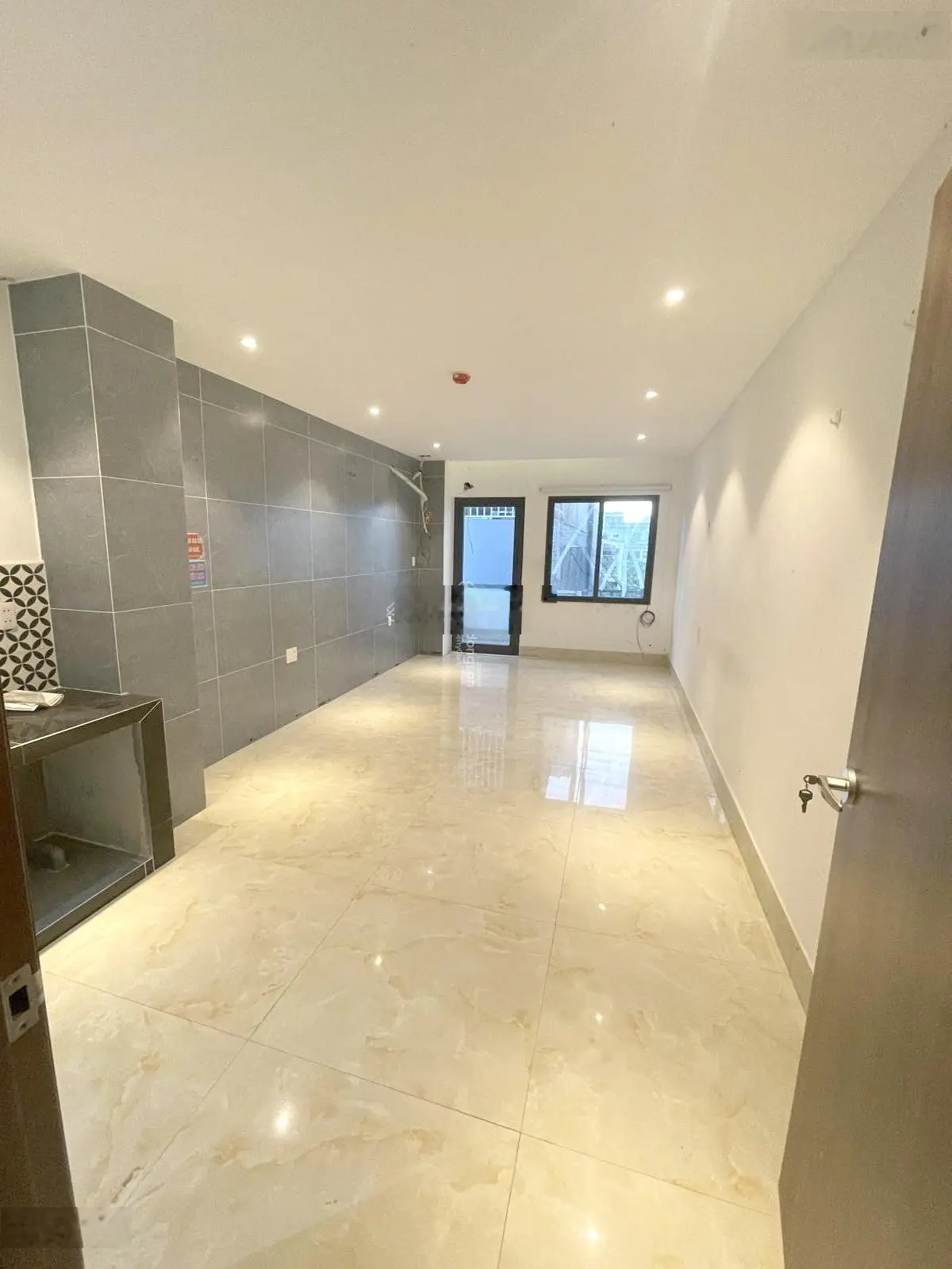 Bán toà văn phòng 6T mặt tiền đường Trần Kế Xương, dt lớn 166m2, ngang 5,5m nở hậu - giá 23tỷ tl
