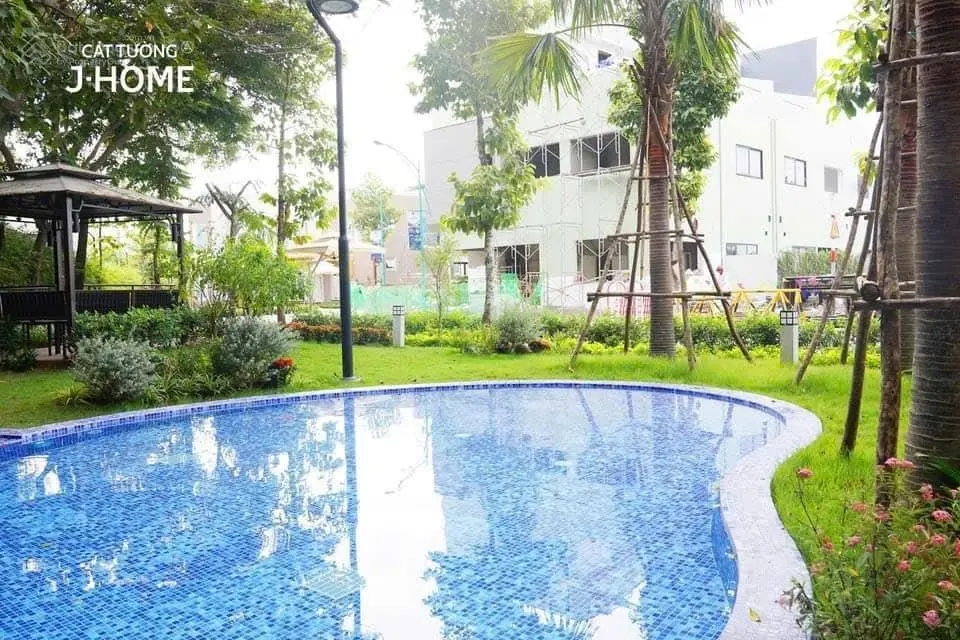 Bán nhà 3 lầu mới xây giá rẻ chưa ở, tại thành phố Thuận An, Bình Dương bán gấp trong tháng 12