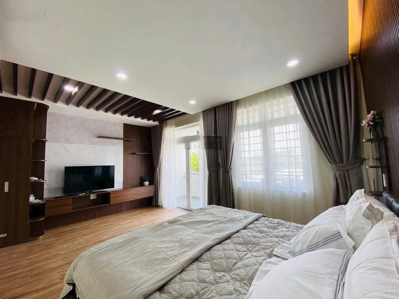 Bán nhà Hiệp Phú - Quận 9 - 147M2 - Nhà 4 Tầng - Ngang 6M - Đường Nhựa 10M - gần Vincom Lê Văn Việt