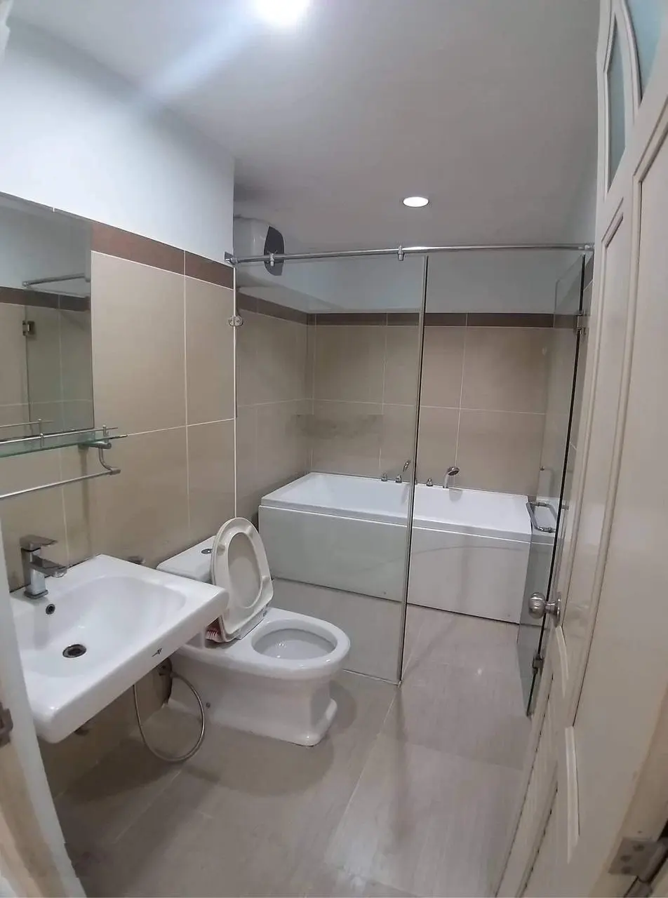 Cần bán căn hộ Era Town 97m2 - 3PN - Q7 chỉ 1,980 tỷ tặng ít nội thất cơ bản, đang có hợp đồng thuê