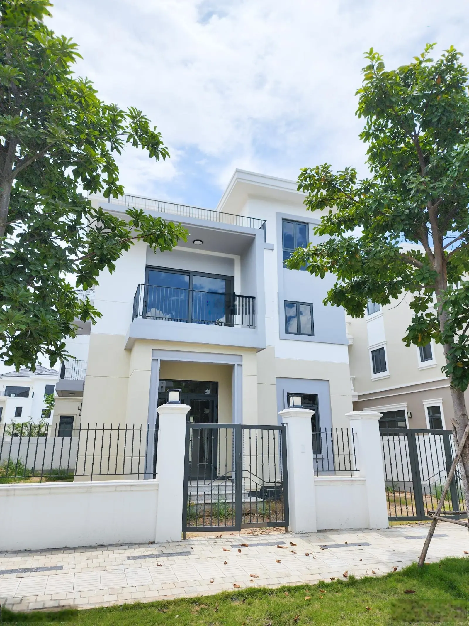 Biệt thự đơn lập view sông lớn 15x20m, giá 20 tỷ đối diện công viên, Tây Nam. LH Phúc 0906 314 ***