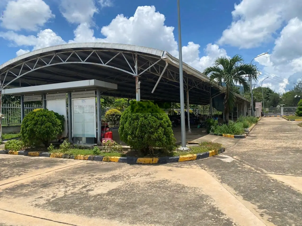 Bán xưởng diện tích 21.600m2, gồm 3 nhà xưởng và 1 văn phòng ở KCN Đức Hòa ,Long An.