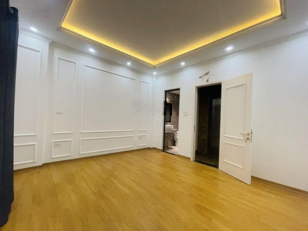 Bán nhà siêu đẹp Cầu Giấy, 6 tầng, thang máy, ngõ nông, gần phố,dt 30m2, mt rộng 4.6m, 4pn