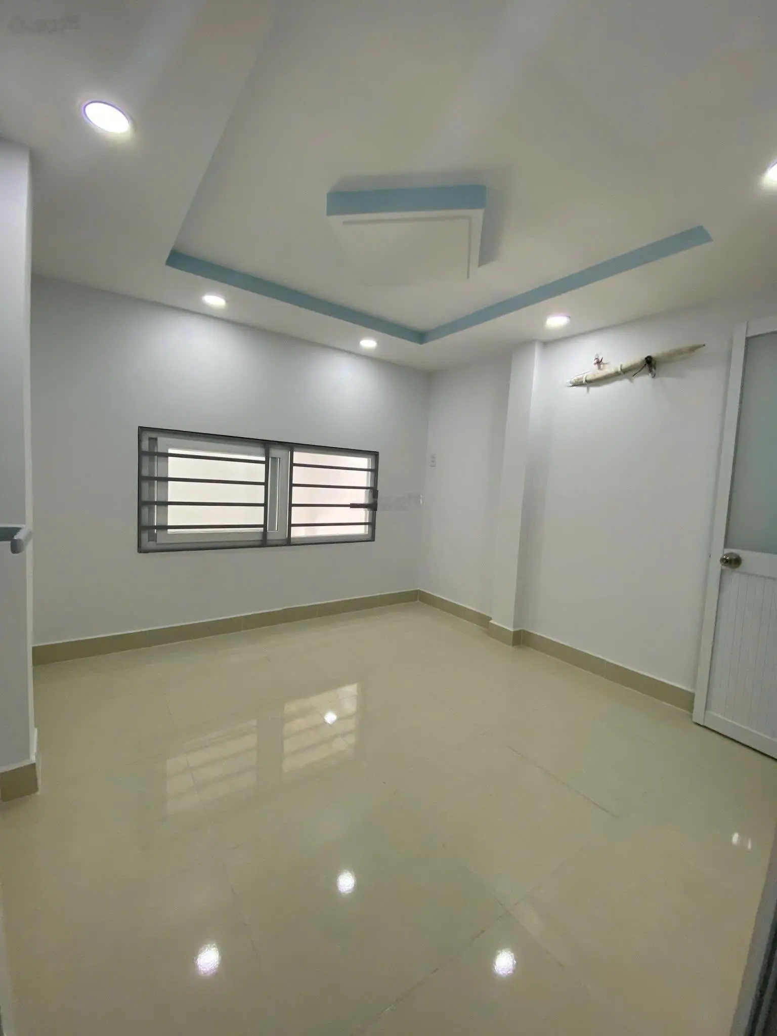 Chủ kẹt tiền cuối năm cần bán Gấp nhà như hình chỉ 1 sẹc xe hơi đậu trước cửa