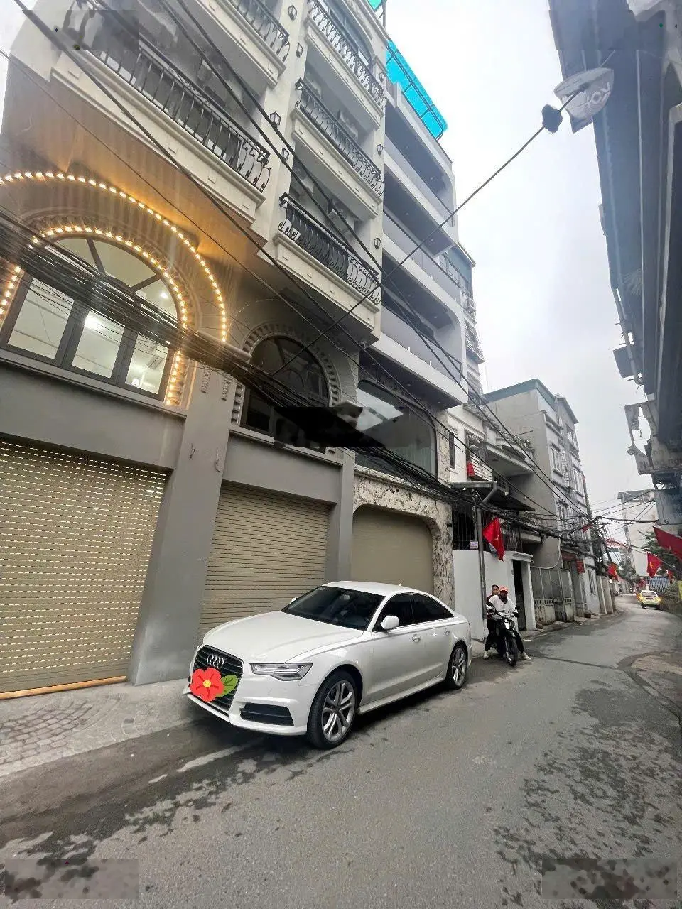 Nhà ngọc thụy - 6 tầng + 1 tum - thang máy - ô tô ngủ trong nhà --14,2 tỷ