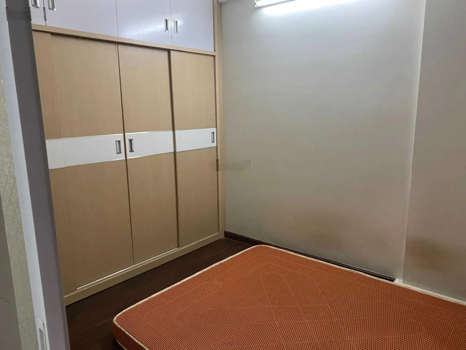 Bán nhanh CH Thương mại 40m2 (1PN + 1WC) ngay Q9 kế bên khu Lake View Q2. Lh : 0977 324 *** Thọ