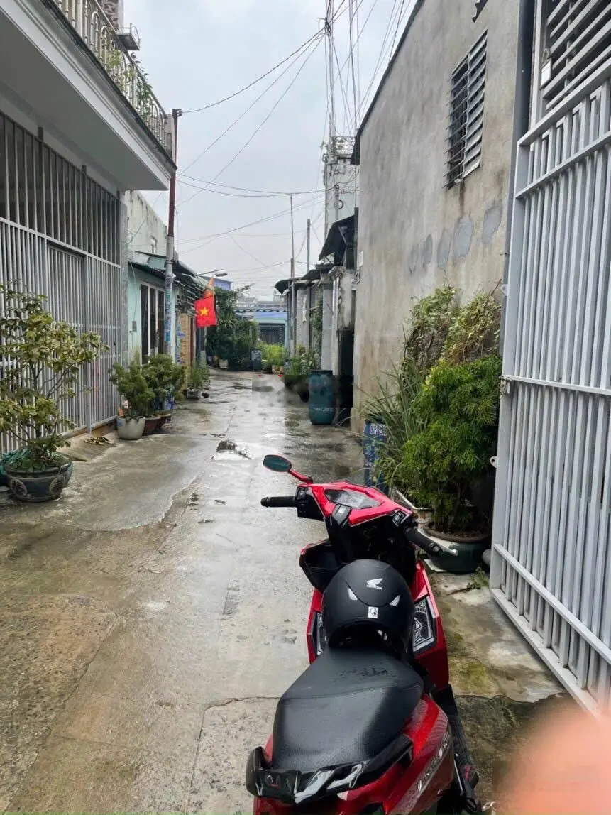 Cần bán nhà 1 trệt 1 lầu đường xe hơi cách BigC 500m SHR, giá 4.7 tỷ, LH 0932136186 xem nhà