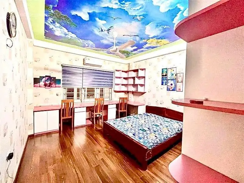 Hiếm, gấp: Bán nhà 8,9 tỷ, sổ đỏ 64m2, 4 tầng, ngã tư Lò Đúc - Trần Khát Chân, cách phố 15m