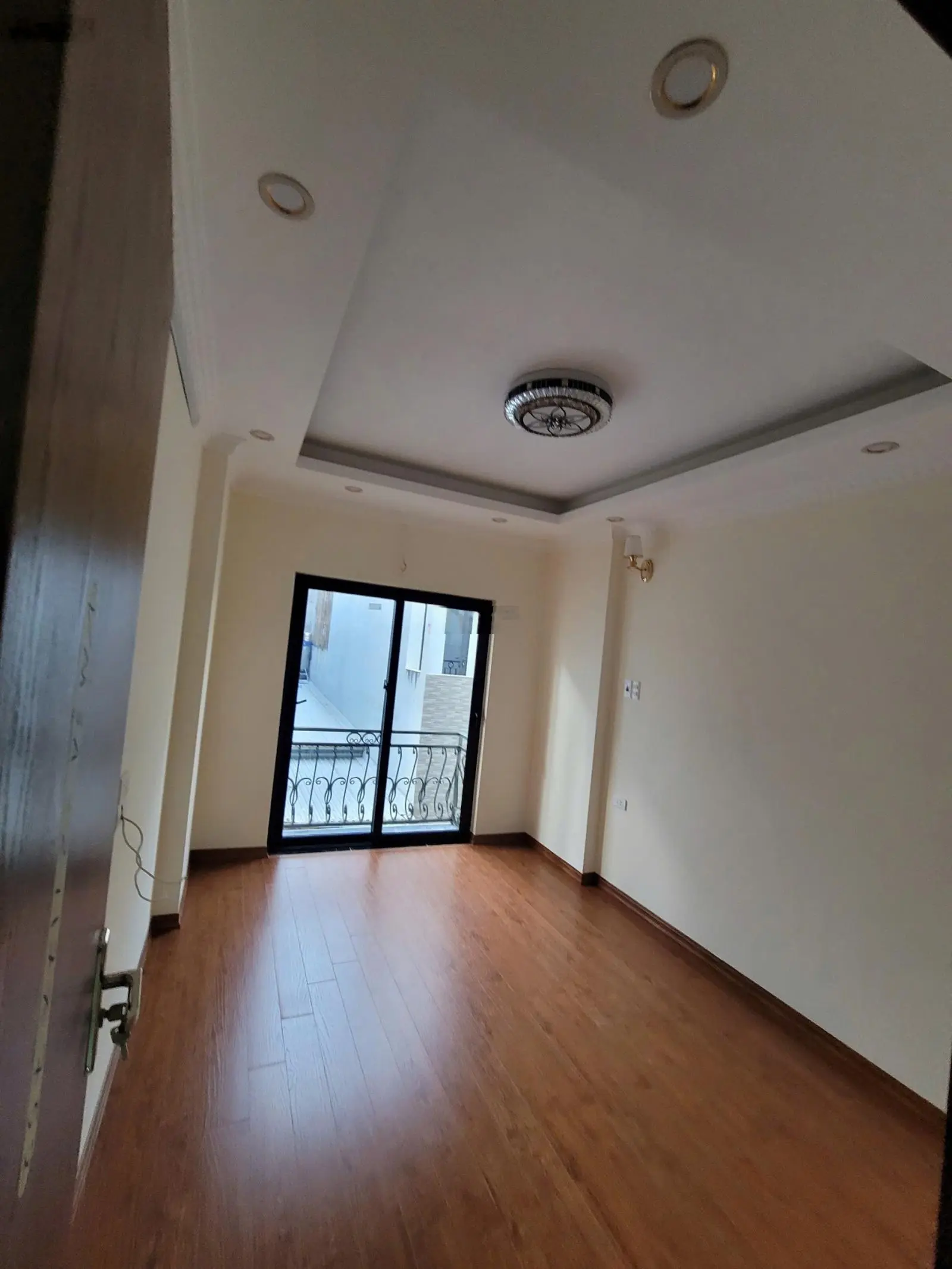 Chính chủ bán gấp nhà 40m2, xây mới 5 tầng ở luôn sát khu đô thị Đô Nghĩa, oto tránh đỗ vài bước