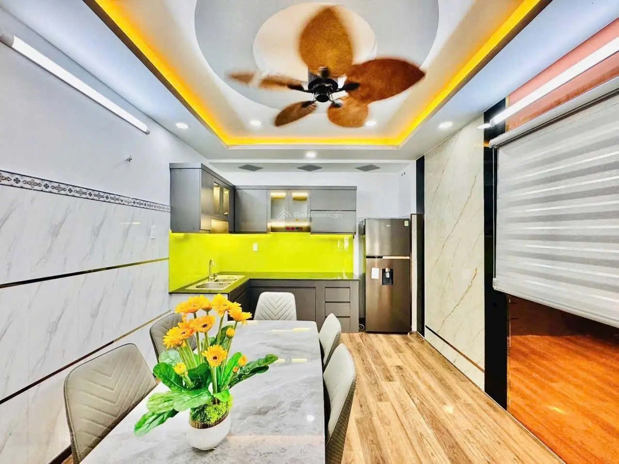Gấp! Bán nhà 43m2 xây 2 tầng Đồng Đen, Tân Bình giá 2tỷ350. Gần Đại Học Văn Hiến. Hẻm 6m, sổ riêng