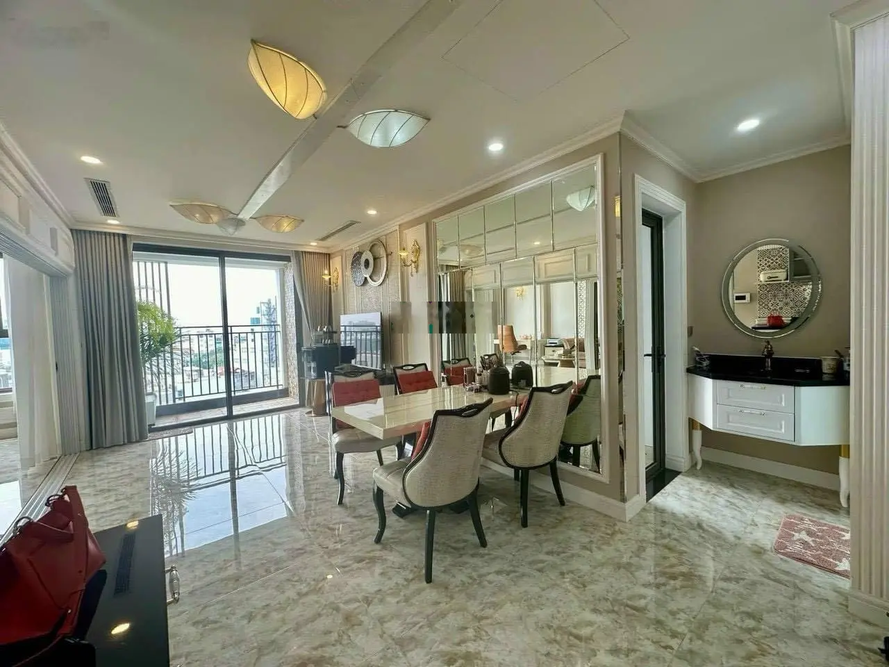 Chính chủ cần bán chung cư Oriental Plaza, DT 80m2, 3 PN, giá 2.5 tỷ. LH mình 0931 177 **** Yến