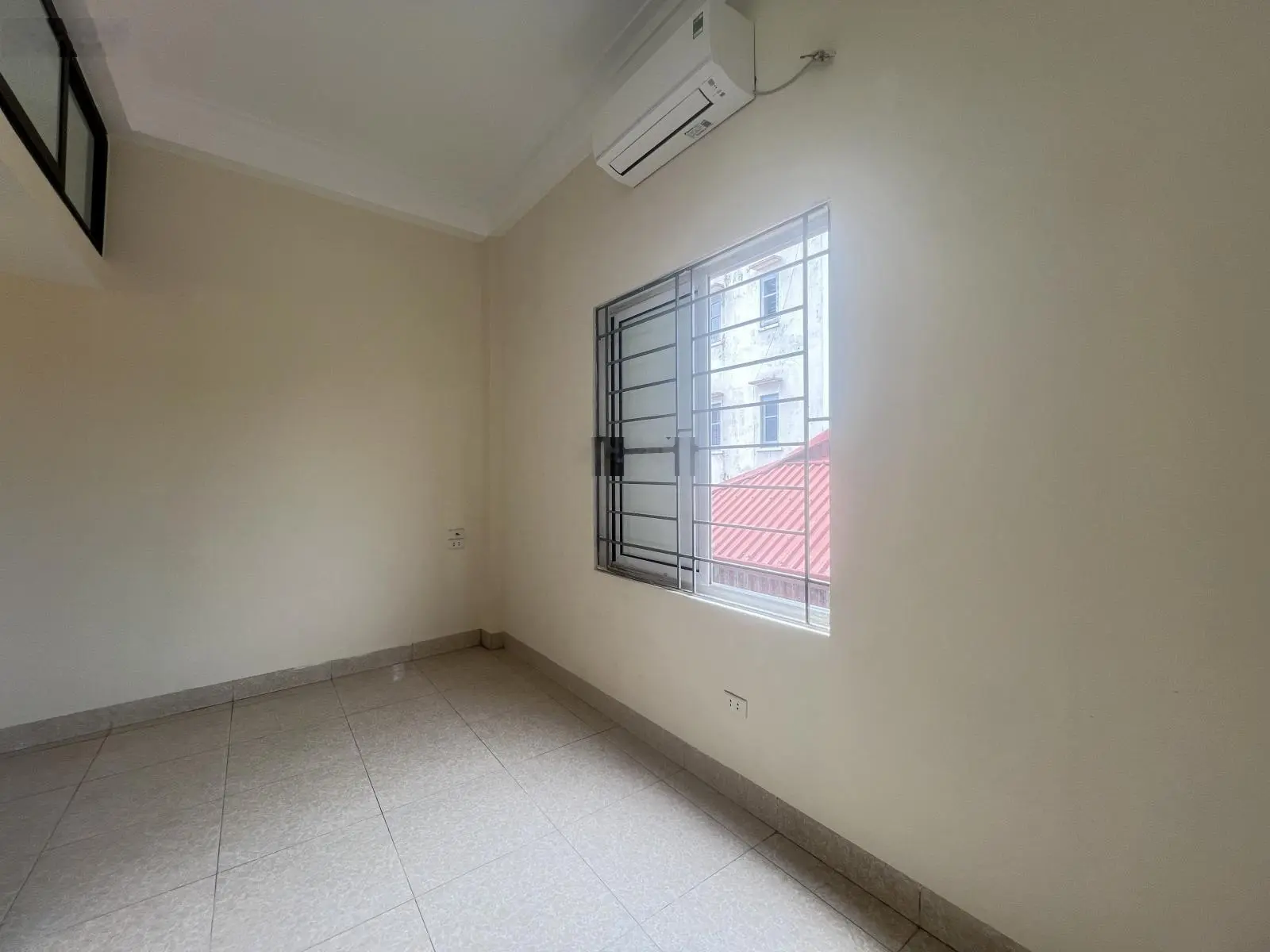 Siêu Hiếm, Nhà 4 Tầng Nguyễn Văn Cừ, ô tô đỗ cửa hơn 2 tỷ