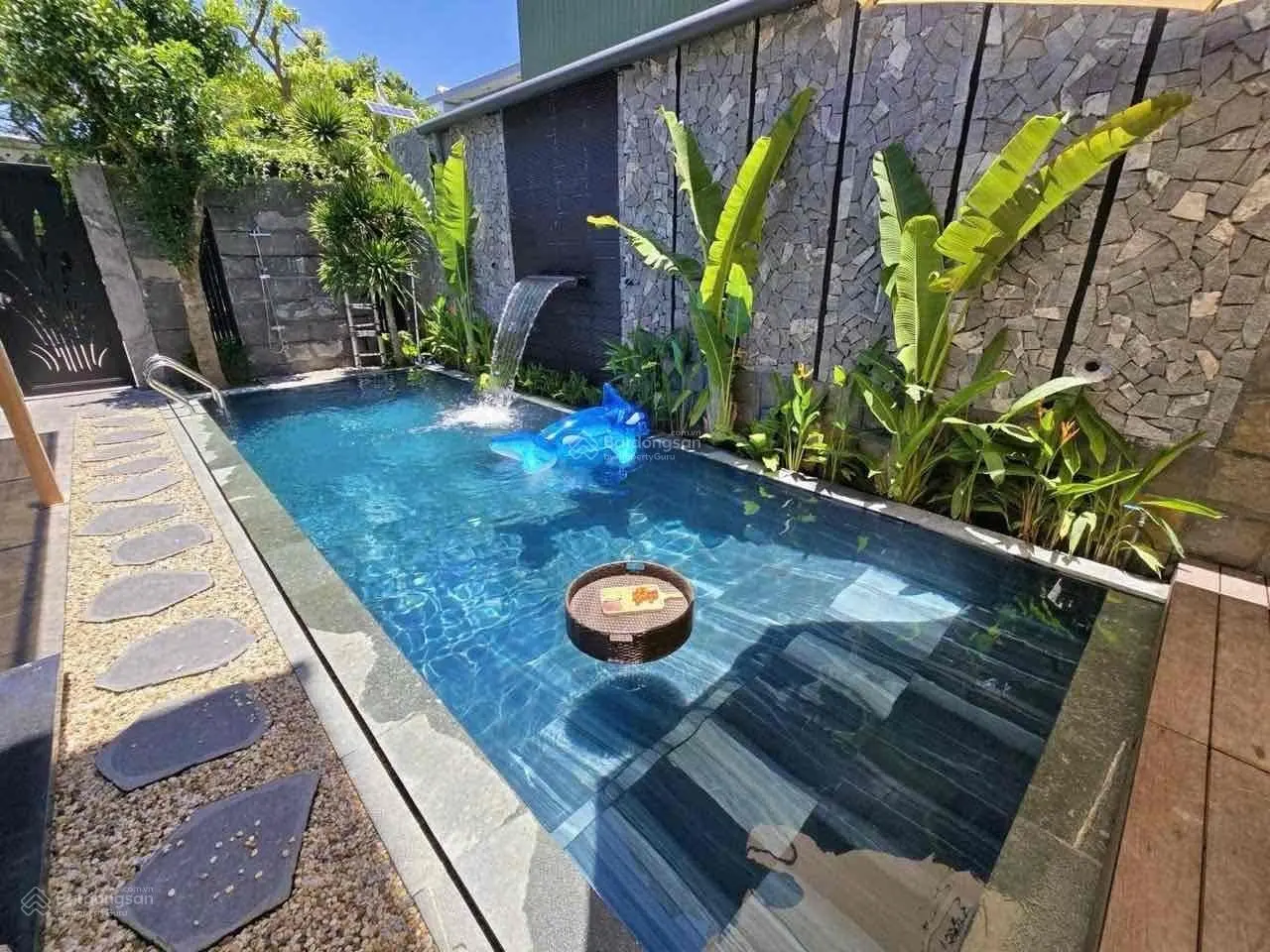Đặng Huy Trứ, villa 3 tầng 210m2 sát biển. Giá 1x tỷ