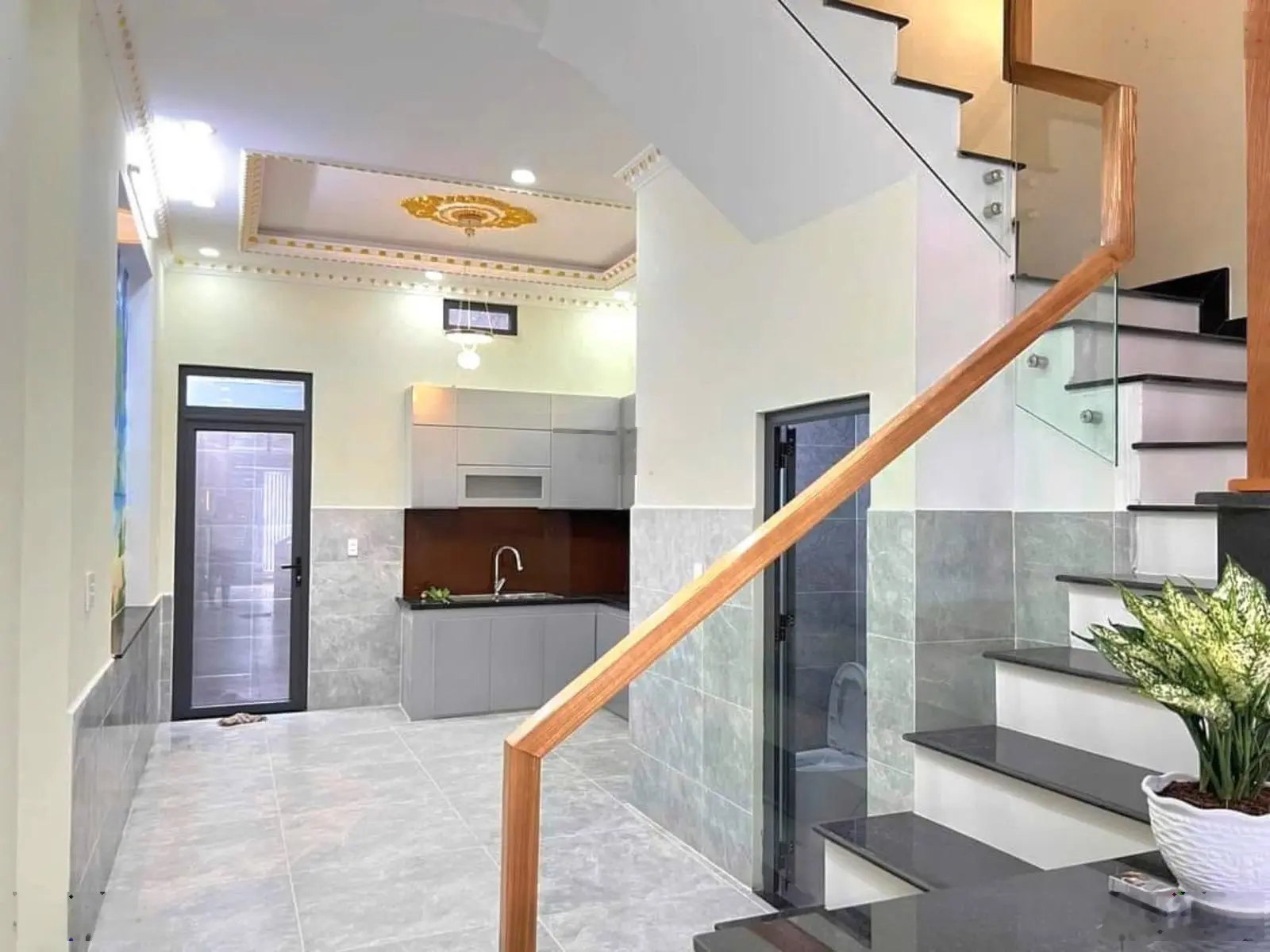 Bán nhà chính chủ, giá tốt, vị trí đẹp 2tỷ850 An Phú 10, 1 trệt 2 lầu có sân để ô tô. Sổ hồng riêng