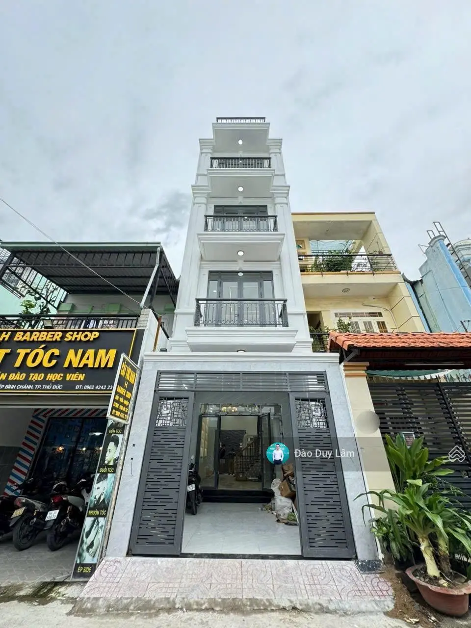 Nhà mới 4 tầng đường ôtô đậu trong nhà, đường thông, thiết kế đẹp - nội thất xịn ngay chợ Hiệp Bình