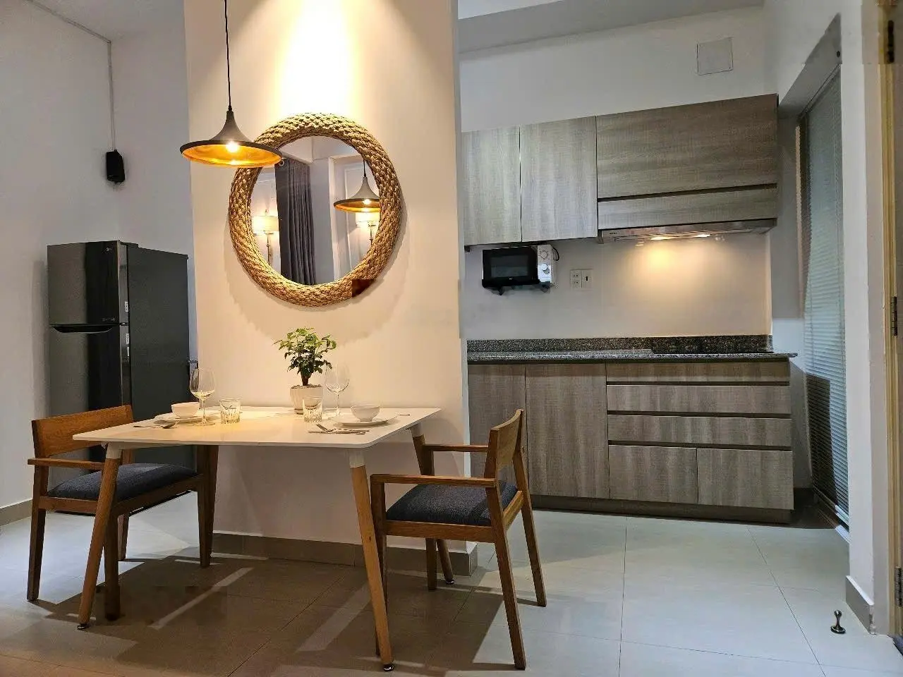 Thu nhập cực tốt 180tr/tháng-Toà nhà căn hộ cao cấp full nội thất 12 phòng- 6 tầng- 27,5 tỷ