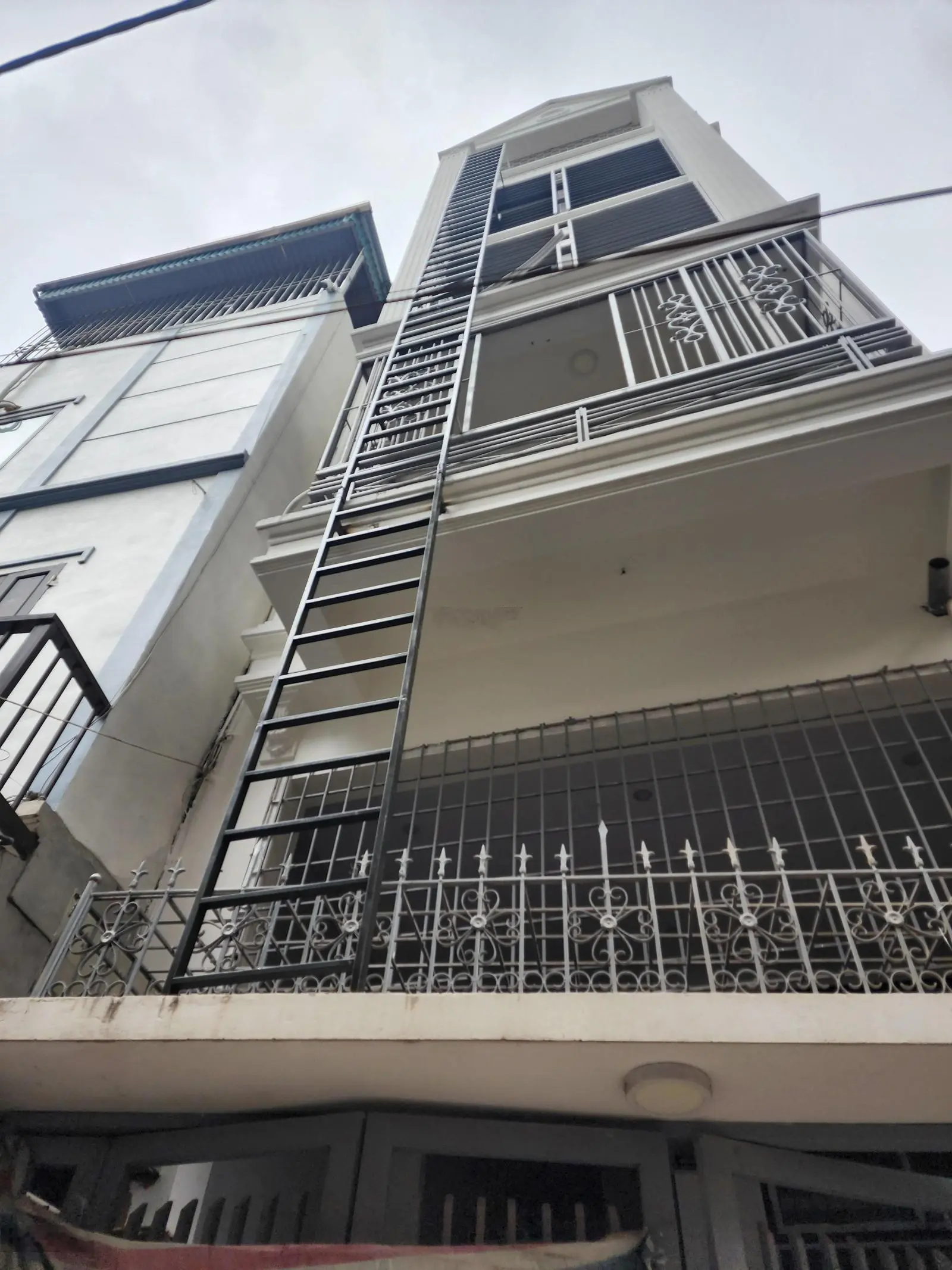 Bán tòa 6 tầng- xây mới thang máy, thiết kế 19 phòng khép kín. giá 20,5 tỷ.