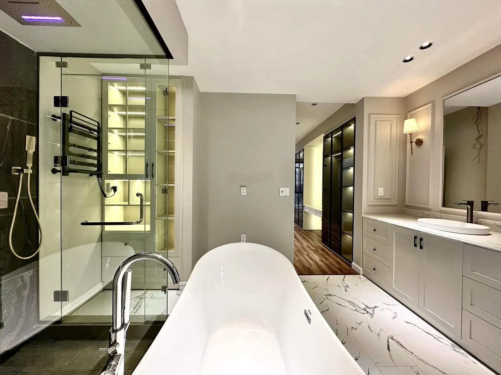 Siêu phẩm cực đẹp không điểm chê trung tâm vườn hoa Máy Tơ - Ngô Quyền, full nội thất, cực thoáng