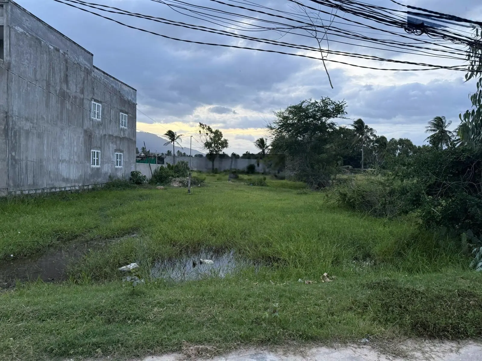 Bán lô đất Hoà Tiến - mặt tiền 10m - full thổ cư - giá chưa đến 10tr/m2